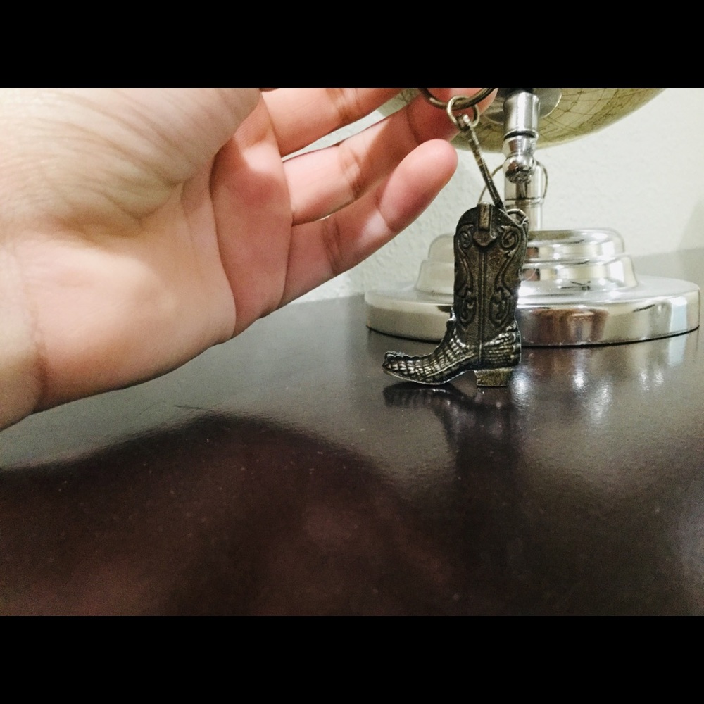 Boot keychain